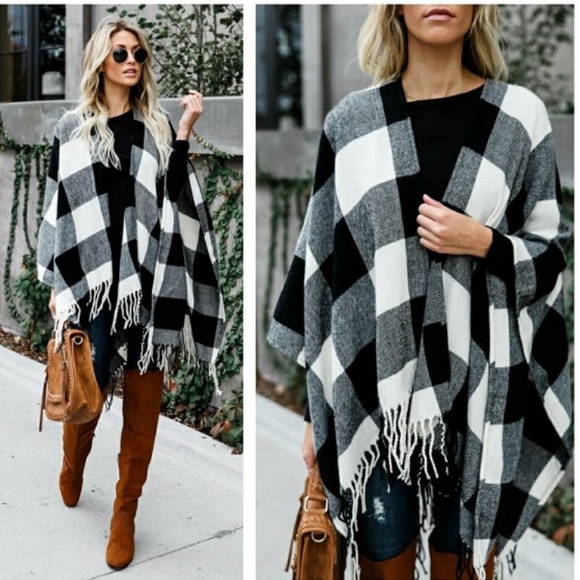 Sample Sale 5 Star Rated 🌟New Cozy Chic Plaid Fringe Poncho - Picture 4 of 10